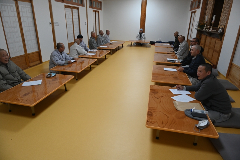 표충사에 도착하는 순례대중을 환영하는 이주민들과 표충사 대중들 (6)